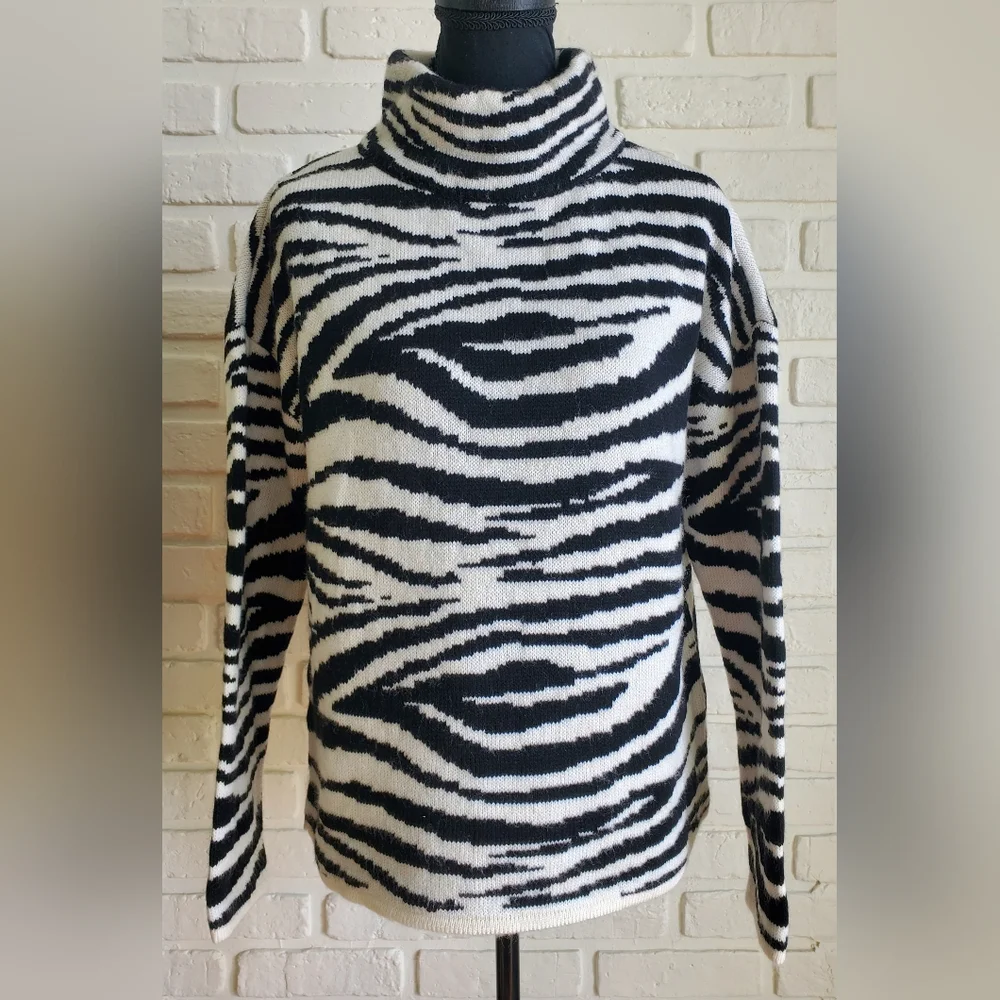 NWT Vera Moda Zebra Animal Print Turtleneck Sweater Size Medium - Picture 2 of 16